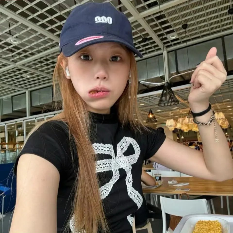 8号出口 海报